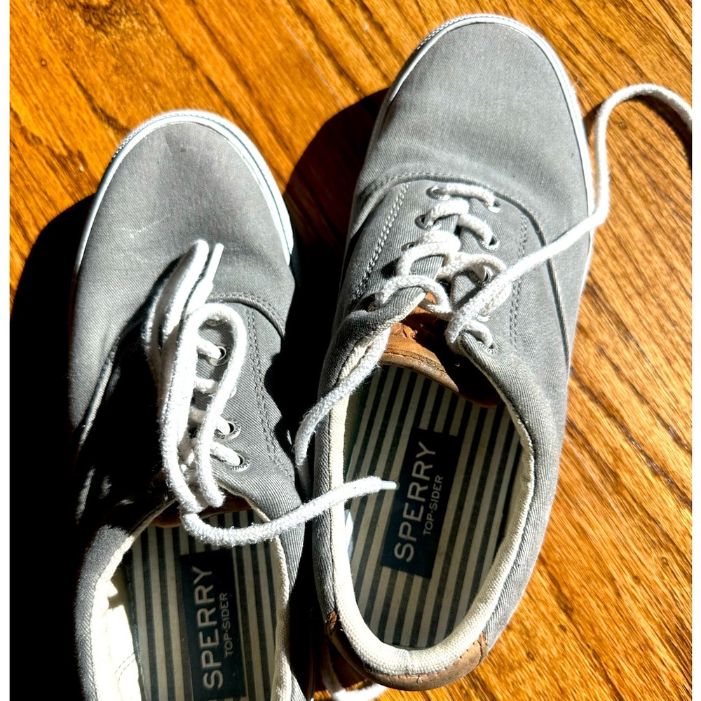 Sperry grey lace up boat shoes EUC sz 9